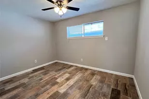 8713 Peachtree St, Houston, TX 77016 - Photo 14