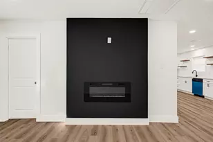 5827 Heron Dr, Houston, TX 77033 - Photo 8