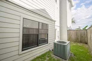 8632 Meadowcroft Dr, Houston, TX 77063 - Photo 24