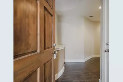 8632 Meadowcroft Drive, Houston, TX 77063 - Photo 16