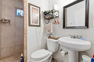 701 W Foley St, Alvin, TX 77511 - Photo 10
