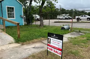 5745 Newport St, Houston, TX 77023 - Photo 2