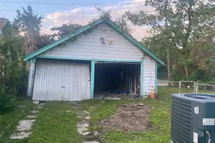 5745 Newport St, Houston, TX 77023 - Photo 4