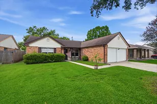 411 Forest Hills Dr, League City, TX 77573 - Photo 6
