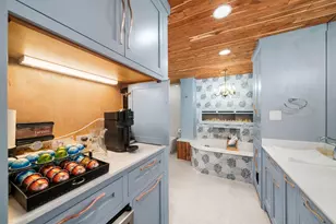 1011 Barkdull St, Houston, TX 77006 - Photo 14