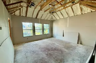 735 E 8th 1/2 St, Houston, TX 77007 - Photo 10