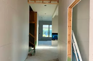 735 E 8th 1/2 St, Houston, TX 77007 - Photo 4