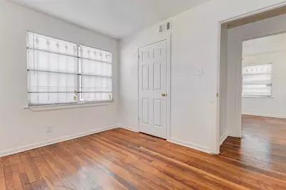 5622 Woodgreen Street, Houston, TX 77033 - Photo 24