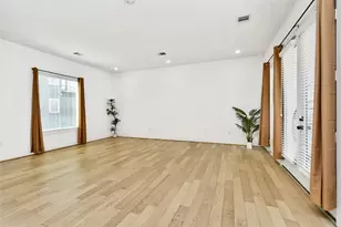 208 N York St, Houston, TX 77003 - Photo 12