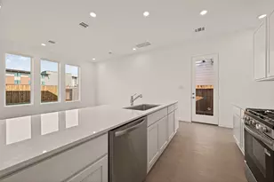 9031 La Pau Ln, Houston, TX 77051 - Photo 14