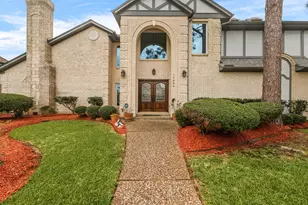 15806 Brook Forest Dr, Houston, TX 77059 - Photo 2