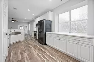 421 Livingstone Ln, League City, TX 77573 - Photo 8