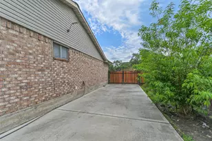 11427 Sageglen Dr, Houston, TX 77089 - Photo 2