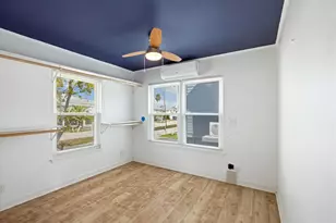 370 Ling St, Hitchcock, TX 77563 - Photo 14