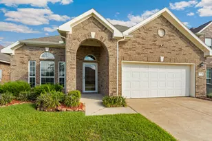 3056 Winterberry Ln, Dickinson, TX 77539 - Photo 2