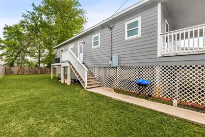 805 E Mulberry Avenue, Wharton, TX 77488 - Photo 14