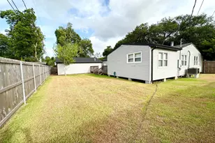 8021 White Ave, Hitchcock, TX 77563 - Photo 40