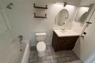 10855 Meadowglen Ln, Houston, TX 77042 - Photo 20