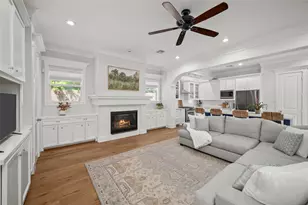 1002 W 41st St, Houston, TX 77018 - Photo 2
