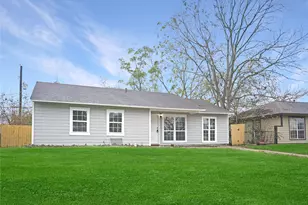 5946 Beldart St, Houston, TX 77033 - Photo 2