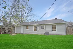 5946 Beldart St, Houston, TX 77033 - Photo 14