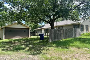 620 W Houston St, Lovelady, TX 75851 - Photo 10
