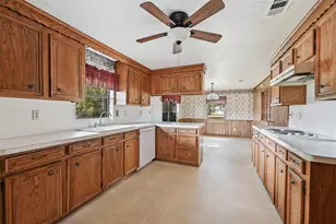 460 County Rd 3182, Cleveland, TX 77327 - Photo 10
