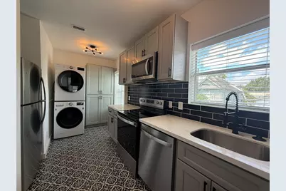 415 Fairview Avenue #8, Houston, TX 77006 - Photo 2