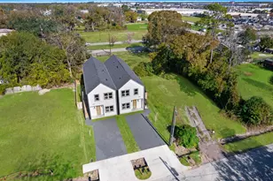 768 Lucky St, Houston, TX 77088 - Photo 4