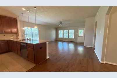 10015 Lynnwood Drive, Baytown, TX 77521 - Photo 8