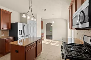 10015 Lynnwood Dr, Baytown, TX 77521 - Photo 6