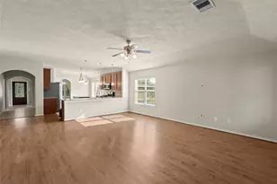 10015 Lynnwood Dr, Baytown, TX 77521 - Photo 2