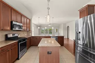 10015 Lynnwood Dr, Baytown, TX 77521 - Photo 8