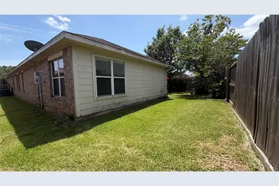 10015 Lynnwood Drive, Baytown, TX 77521 - Photo 28