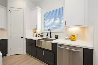 7805 Amelia Road #B, Houston, TX 77055 - Photo 14