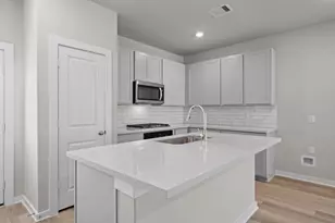 12170 Ridge Top Dr, Conroe, TX 77304 - Photo 4