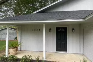 1933 N San Jacinto St, Liberty, TX 77575 - Photo 2