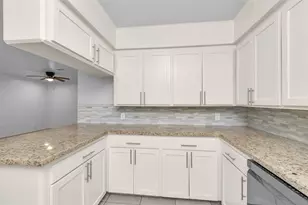 2213 N Thompson St, Conroe, TX 77303 - Photo 4