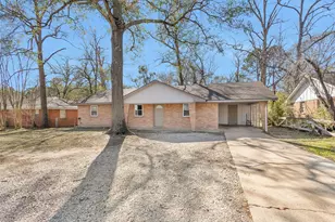 2213 N Thompson St, Conroe, TX 77303 - Photo 1