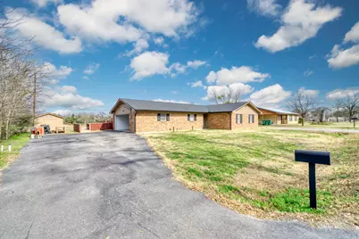 102 W Marietta Street, Madisonville, TX 77864 - Photo 2