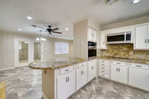 102 W Marietta St, Madisonville, TX 77864 - Photo 14