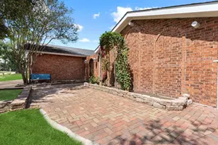8918 Grape St, Houston, TX 77036 - Photo 2