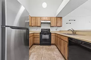 7082 Greenway Chase St, Houston, TX 77072 - Photo 22