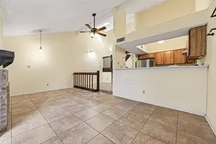 7082 Greenway Chase St, Houston, TX 77072 - Photo 16