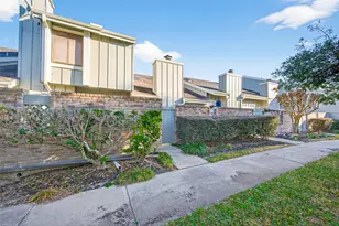 7082 Greenway Chase St, Houston, TX 77072 - Photo 2