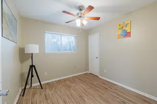 9418 Beverly Hill St, Houston, TX 77063 - Photo 20