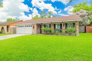 9418 Beverly Hill St, Houston, TX 77063 - Photo 2