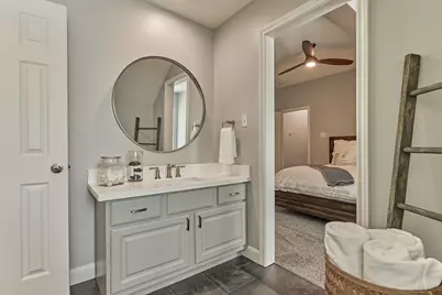 170 N Hazelcrest Circle, The Woodlands, TX 77382 - Photo 32