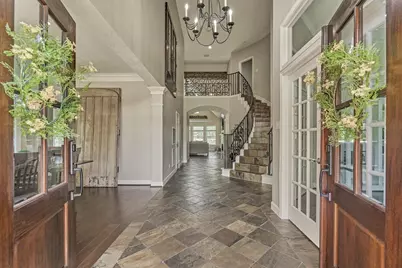 170 N Hazelcrest Circle, The Woodlands, TX 77382 - Photo 4