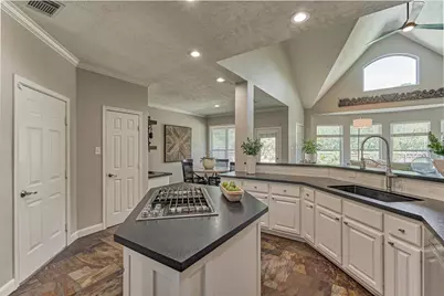 170 N Hazelcrest Circle, The Woodlands, TX 77382 - Photo 14